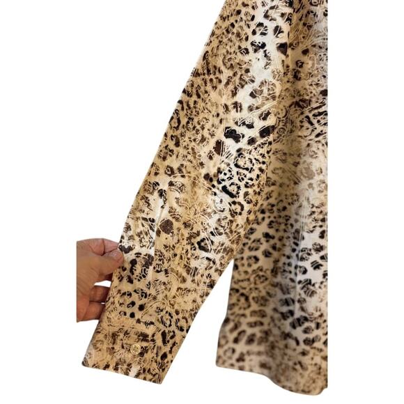 Chico's Leopard Print No Iron Button-Up Shirt - Size 1 - Picture 10 of 10
